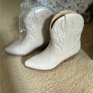 Cream Cowboy Booties, Size 7, NEVER BEEN WORN, Cowboy boots, Cowboy girl booties